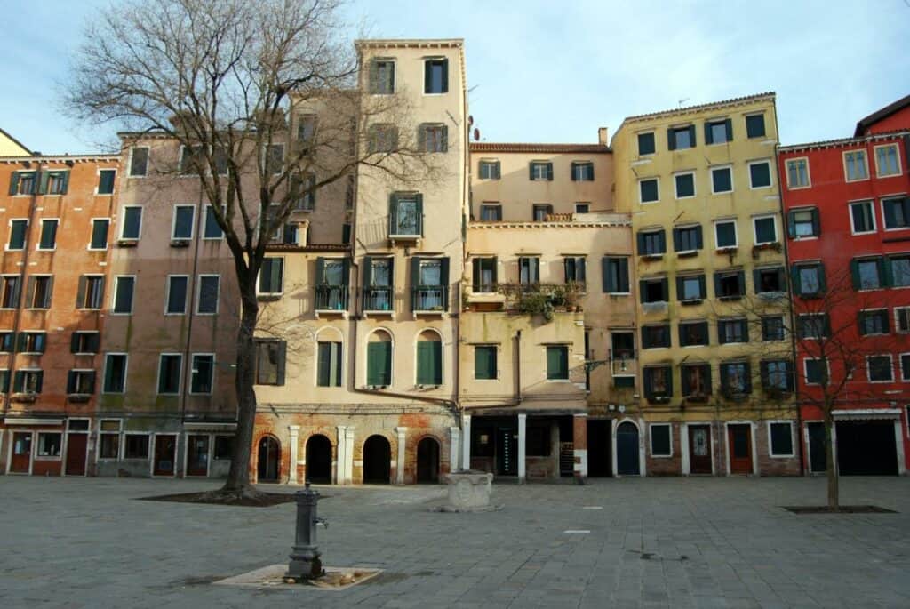 Гетто в Венеции. Площадь Campo Ghetto Nuovo