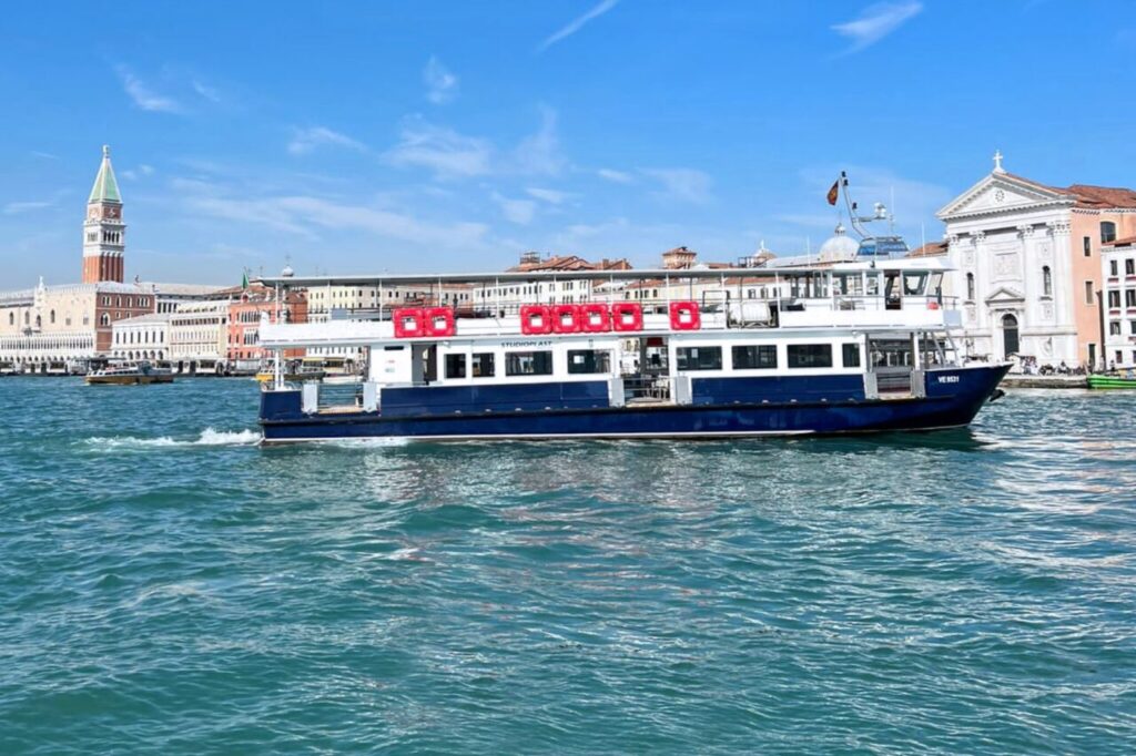 Murano Burano Torcello tour. Катер