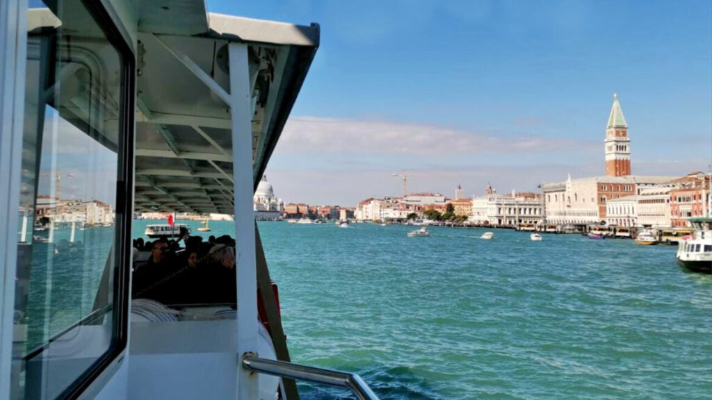 Murano Burano Torcello Tour. Кораблик