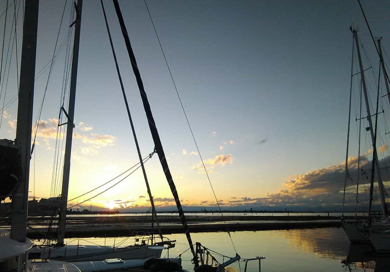 Tramonto alla Certosa in barca a vela foto VIV