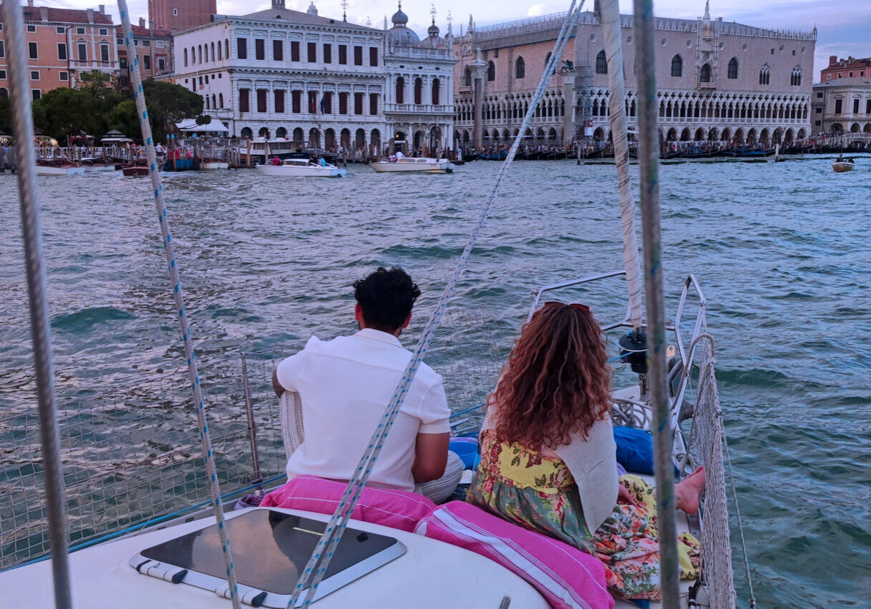 Venice Boat Ride. Романтический ужин на яхте